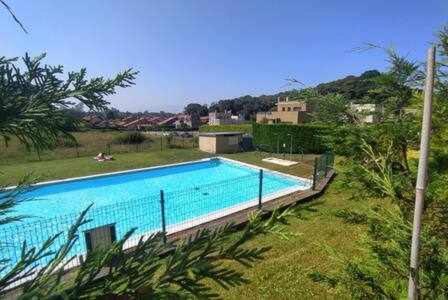 דירות לאנס Apartamento Con Piscina מראה חיצוני תמונה