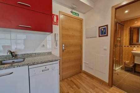 דירות לאנס Apartamento Con Piscina מראה חיצוני תמונה